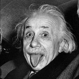 Historia e fotografise me te paguar te Albert Einstein.