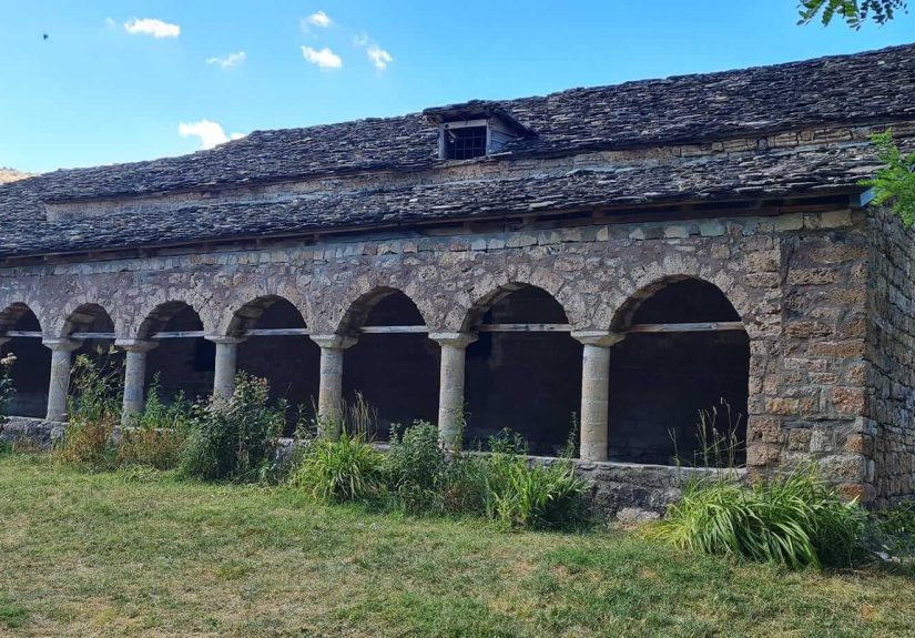 Kisha e Kashnjetit Kisha e Shën Mëhillit Kisha e Kaftallit